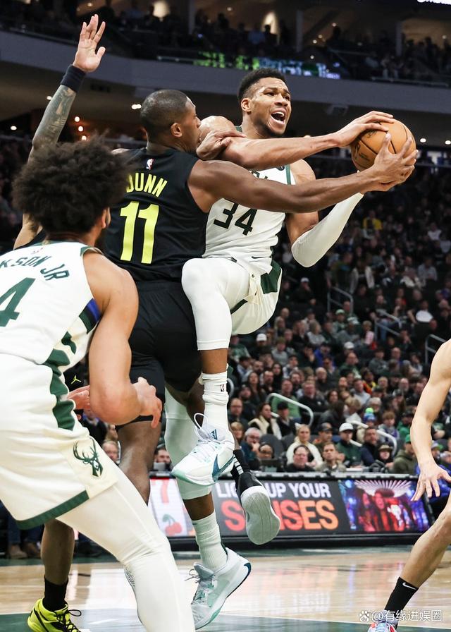 字母哥迎来七赛季出色发挥，澳大利亚队观众热烈欢呼！的简单介绍