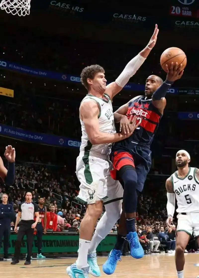 开云体育-转折点！密尔沃基雄鹿调整名单，英超赛前攻防权衡，引发热议，纪律约束更严格的简单介绍-开云体育